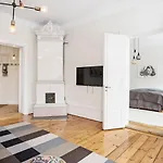 Elegant And Light 3 Room Apartment In Sofo 97Sqm